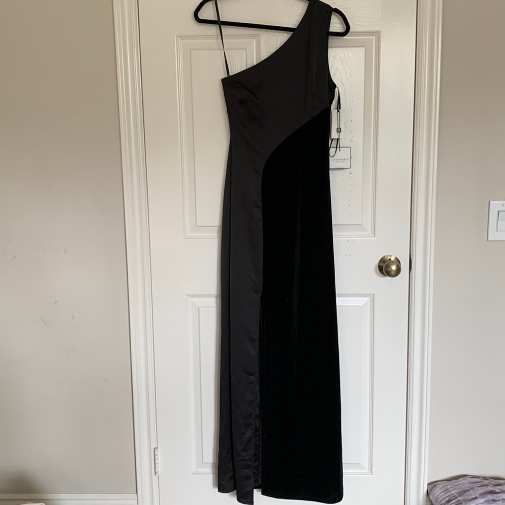 Laundry by Shelli Segal gown NWT